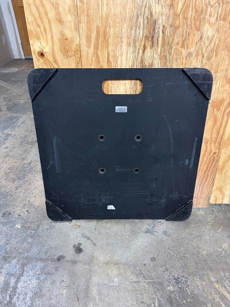 Tomcat 30" x 30" Baseplate – Used