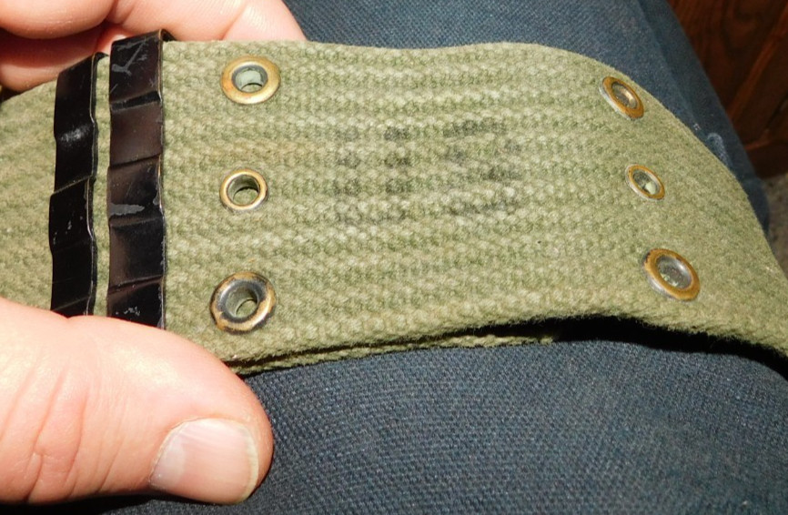 ADJUSTABLE VINTAGE MILITARY BELT