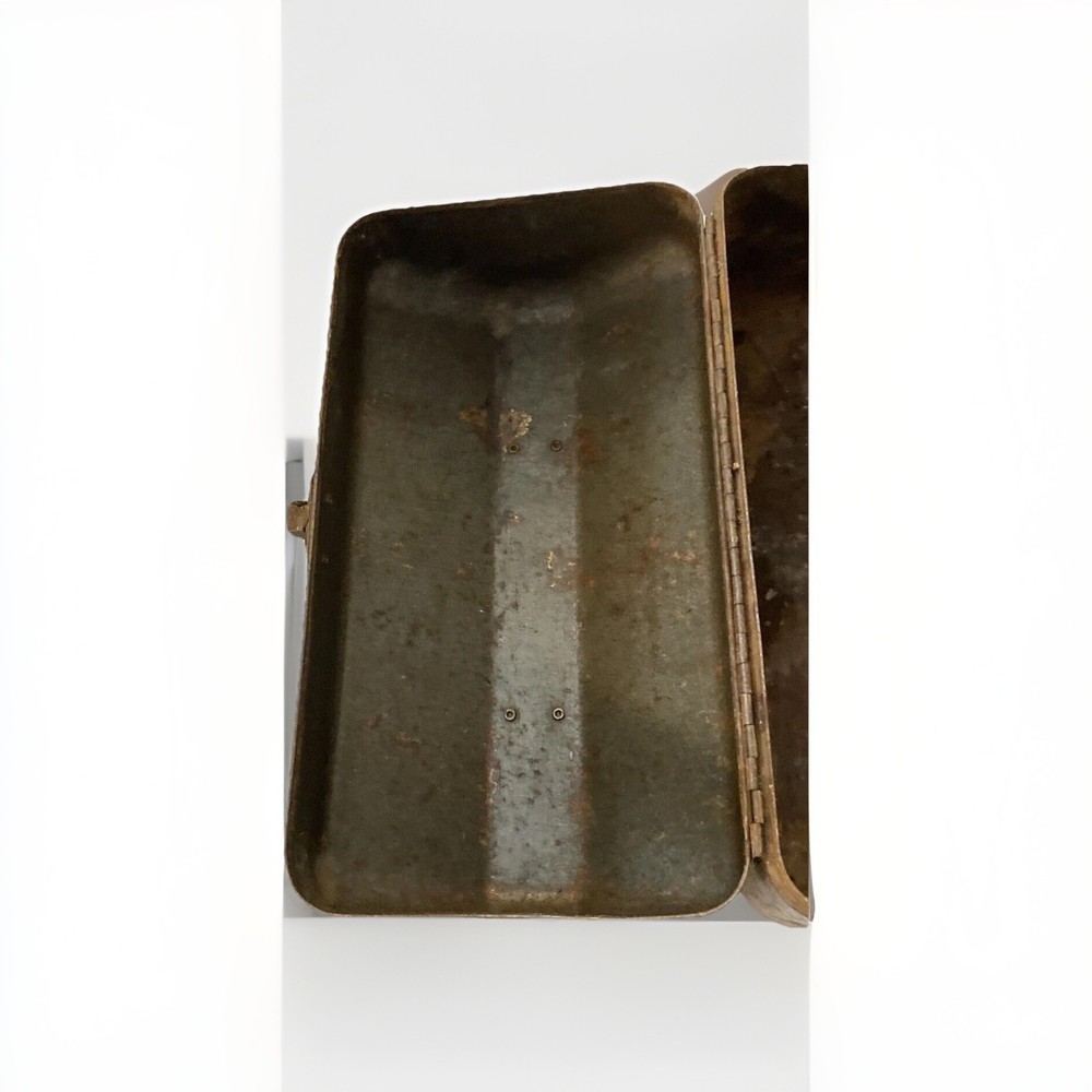 Antique Metal Toolbox/Tacklebox