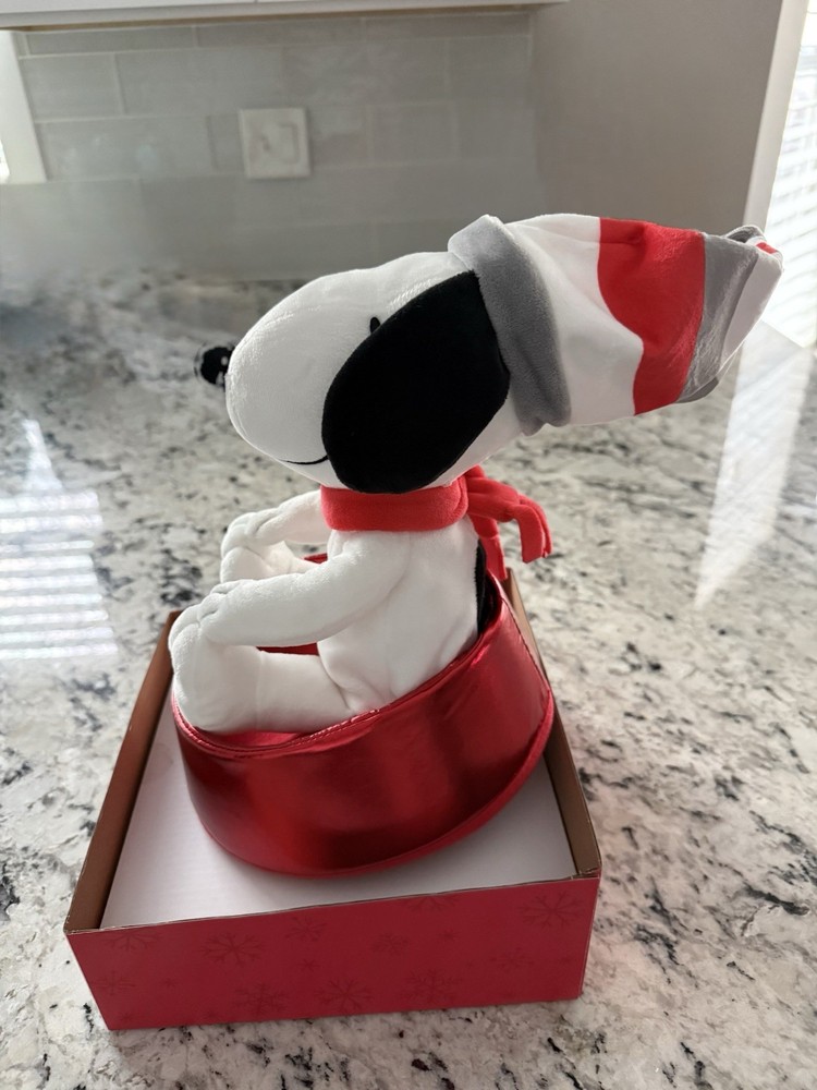 New 2024 Hallmark Peanuts Snoopy Tree Topper