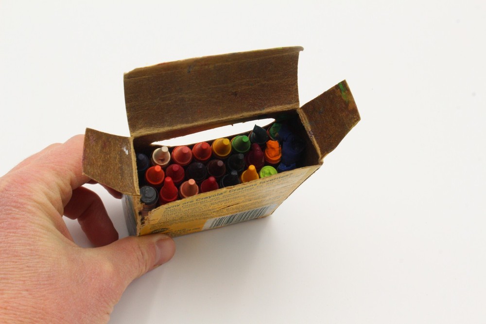 1988 VTG Crayola Crayons 24 Count Package