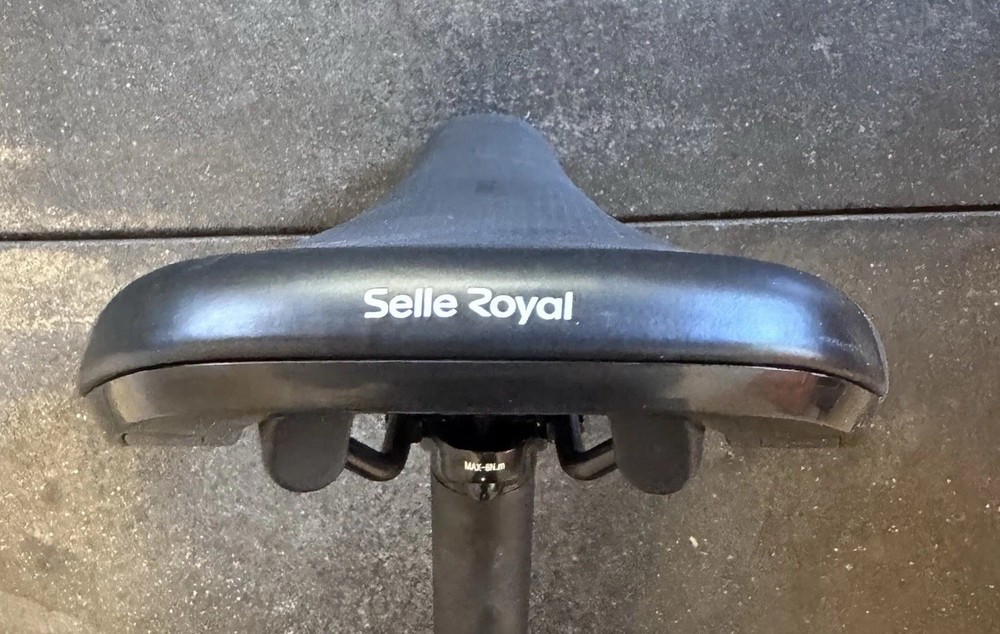 Selle Royal VEVO Saddle Seat Black and Post