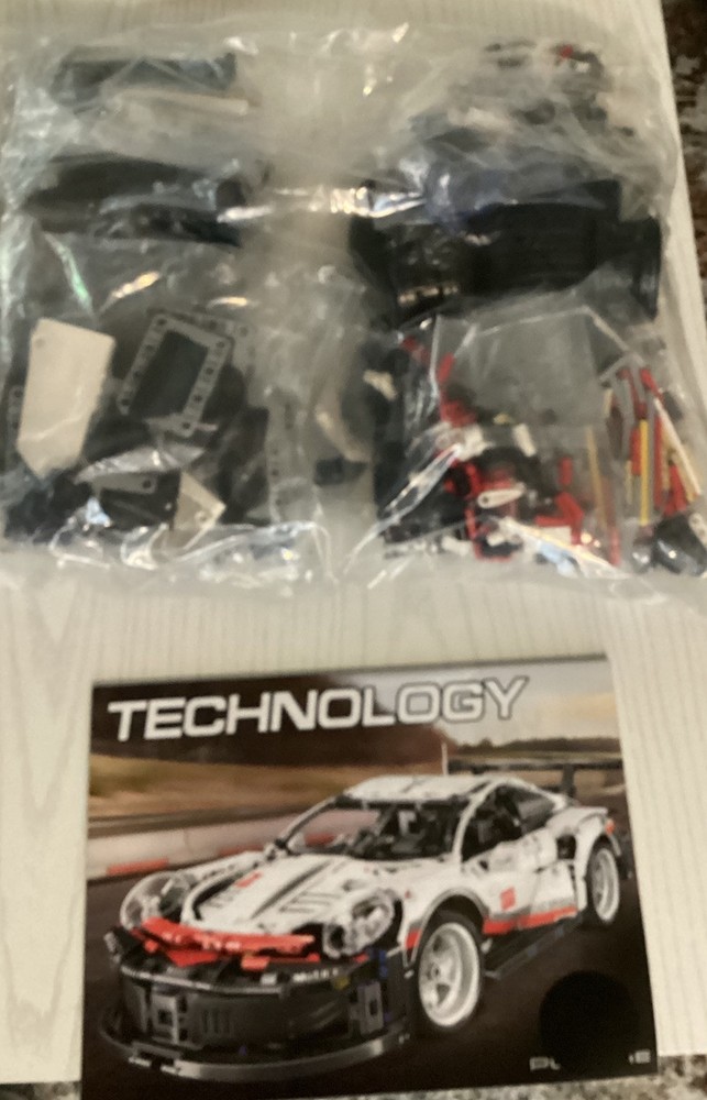 Create Your Dream Car: 1580pcs Porsche 911 RSR Technical Model Blocks!