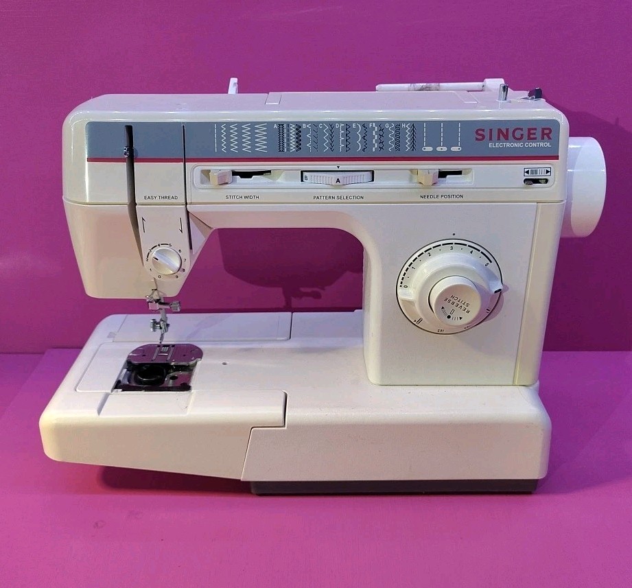 Vintage Singer Electronic Control Sewing Machine 84350 C w Hardshell Case +Pedal