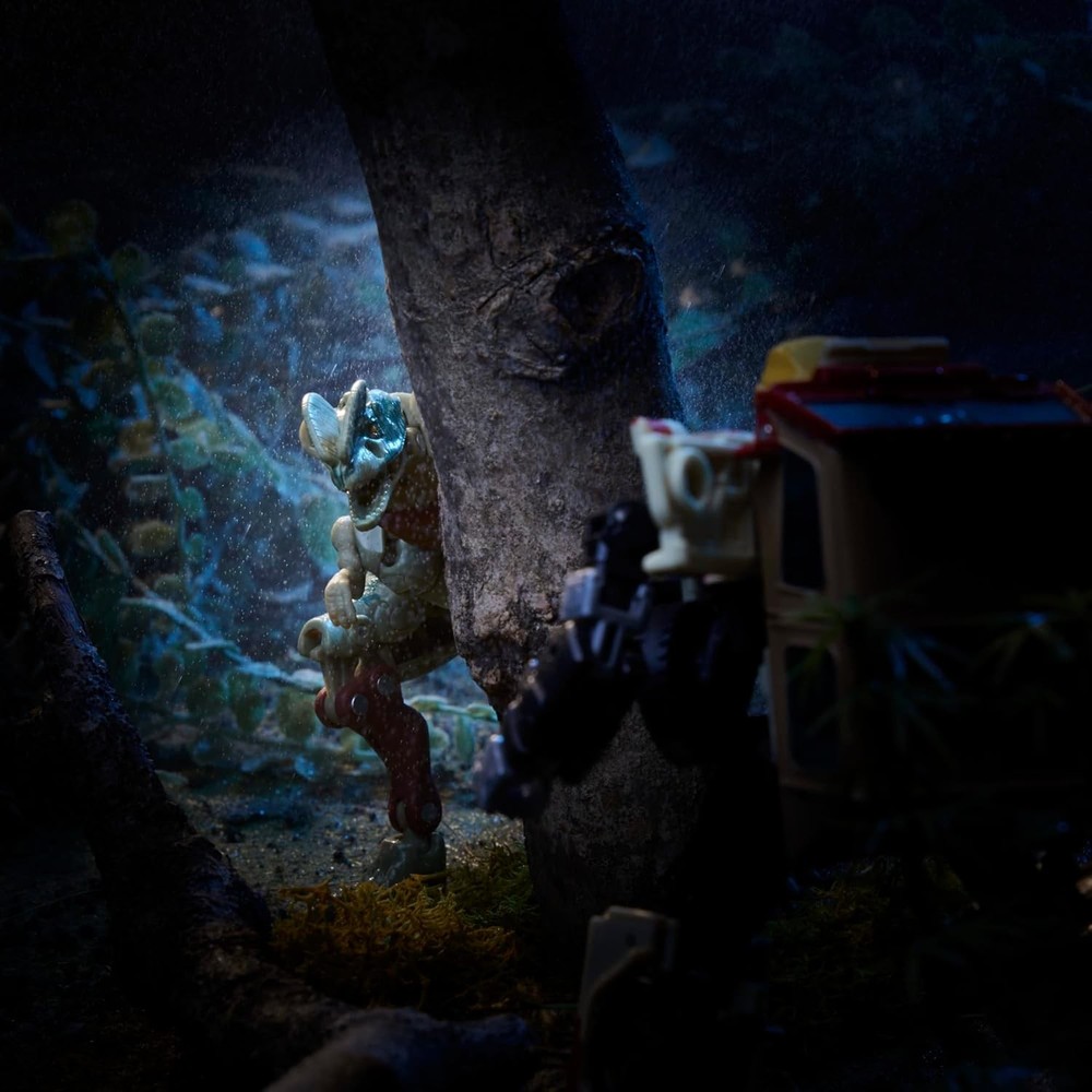 Transformers Collaborative Jurassic Park x Toys Dilophocon & Autobot JP12,...