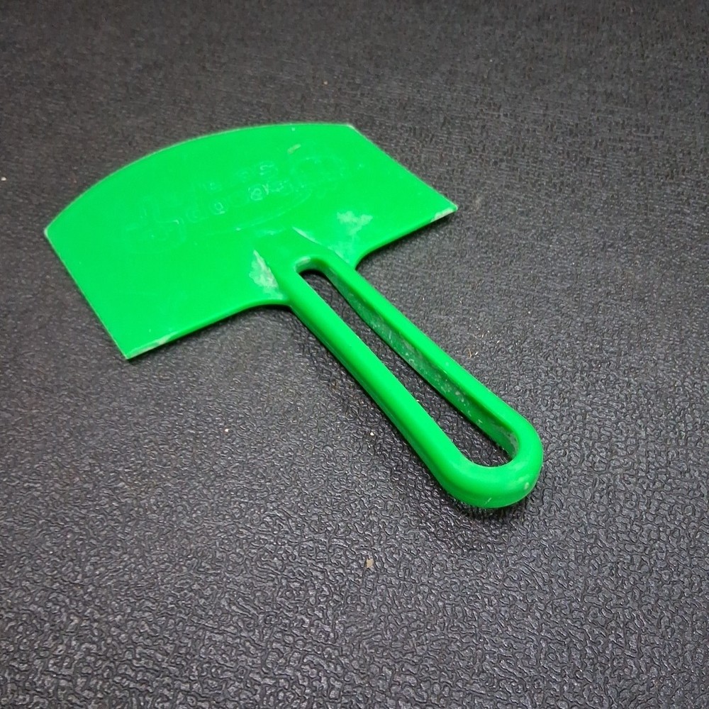 Scoop -N- Scrape Green Round Front Plastic Bucket Scraper