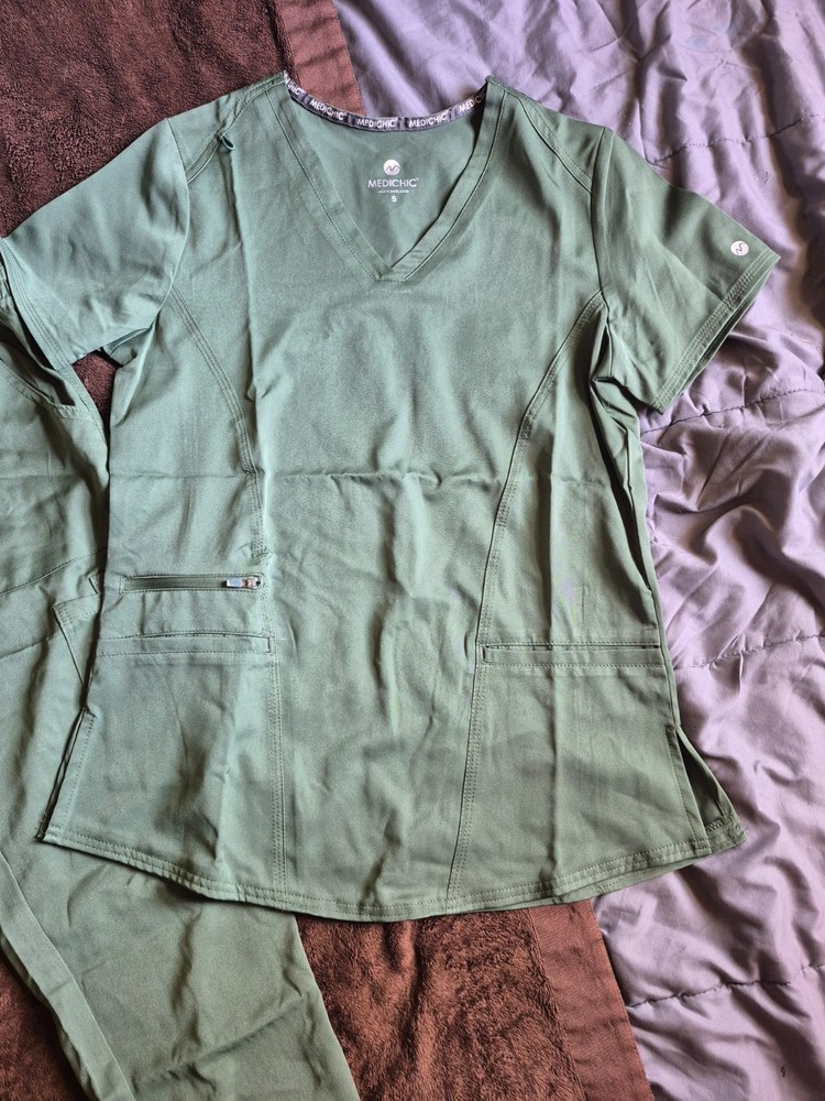 scrub sets women size small