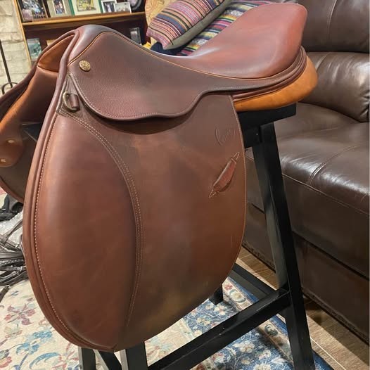 17” Pessoa Close Contact Jumping Saddle- Medium Tree