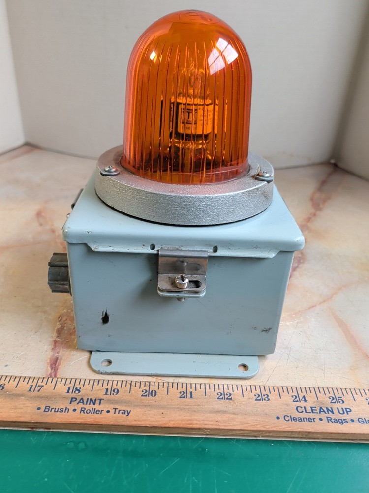 MILL SPECIALTIES POWER STROBE 3000 STROBE LIGHT