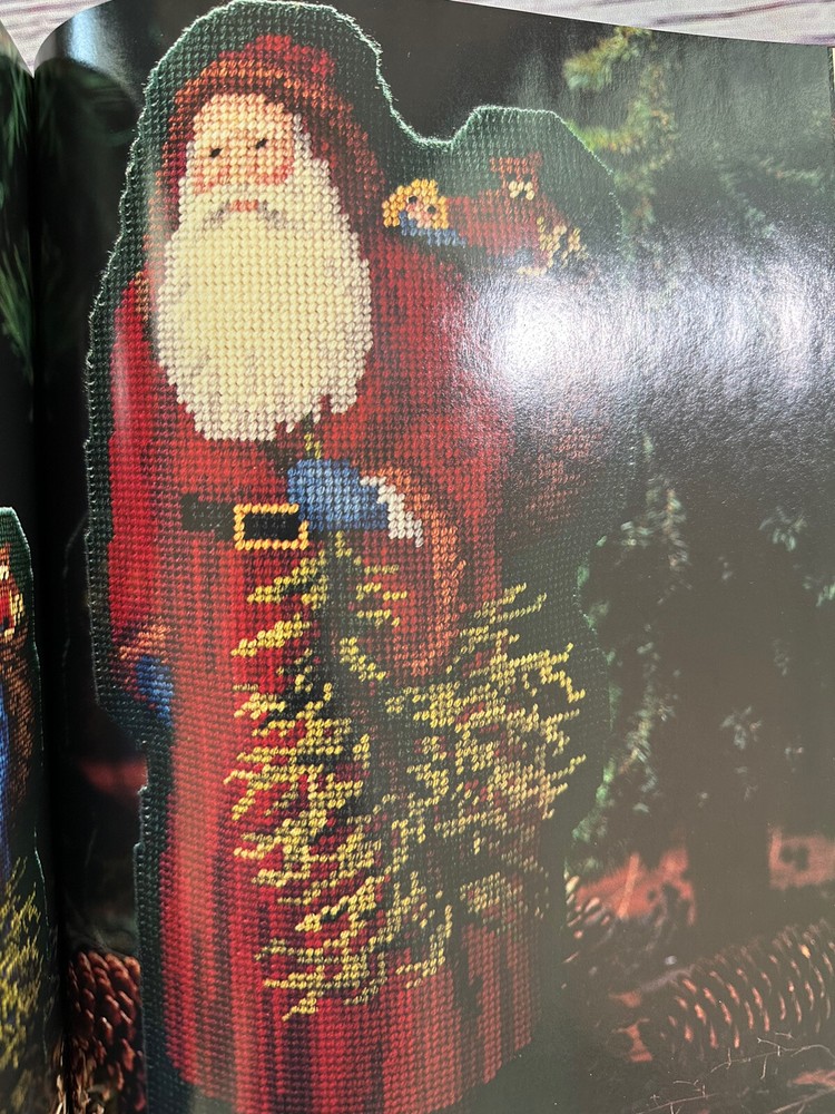 Plastic Canvas Project Book Christmas In Plastic Canvas 70 Projects Crafts EUC