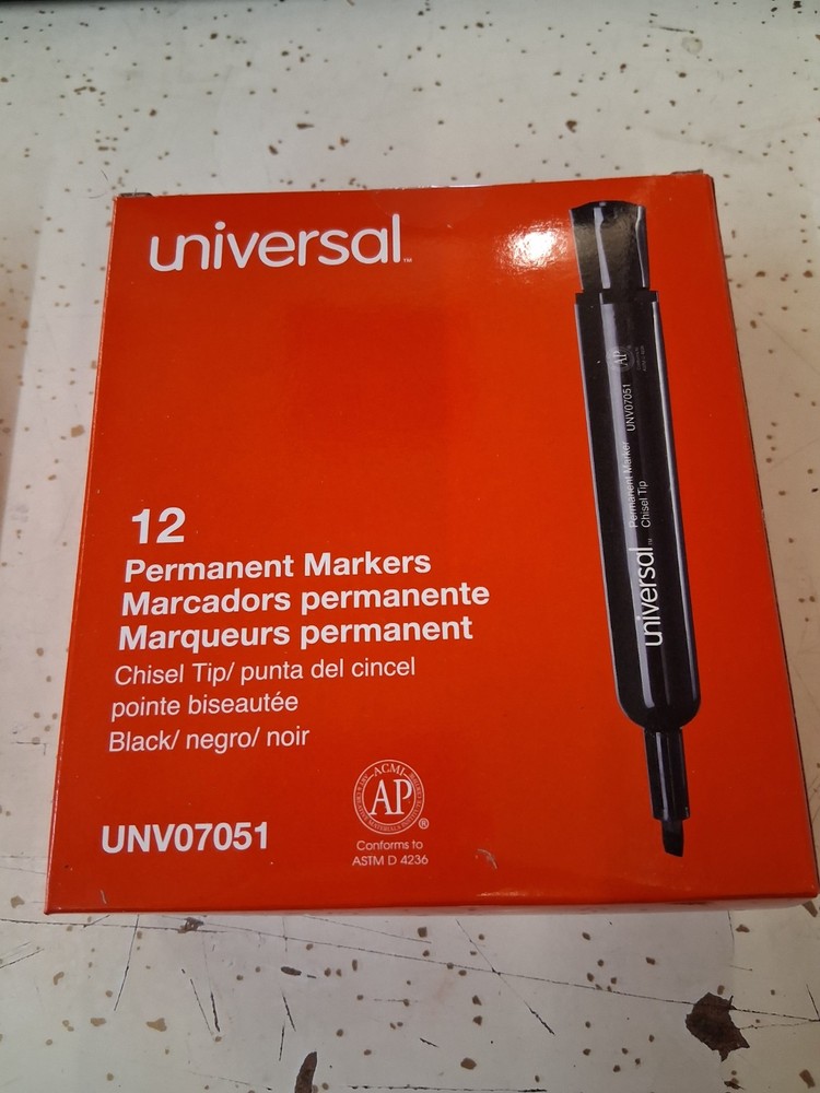 Universal Permanent Markers, Chisel Tip, Black, Dozen (UNV07051)