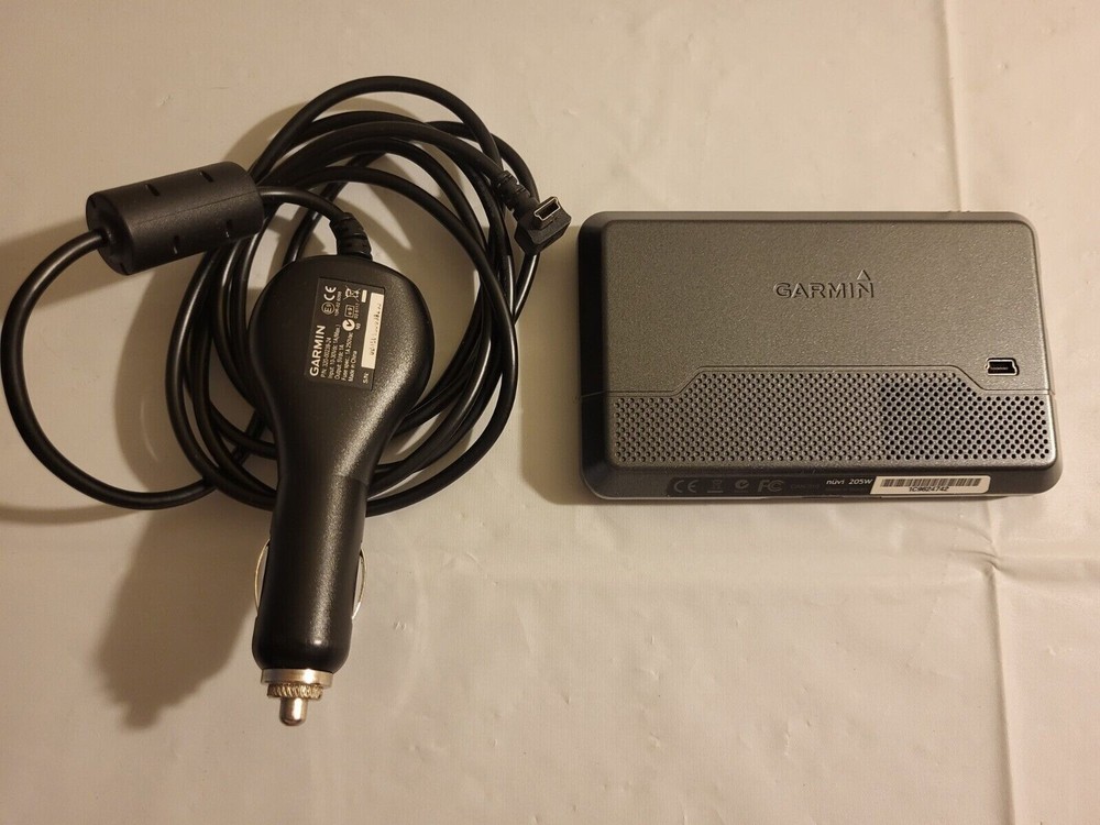 Excellent condition! Garmin Nuvi 205W GPS Navigation System bundle