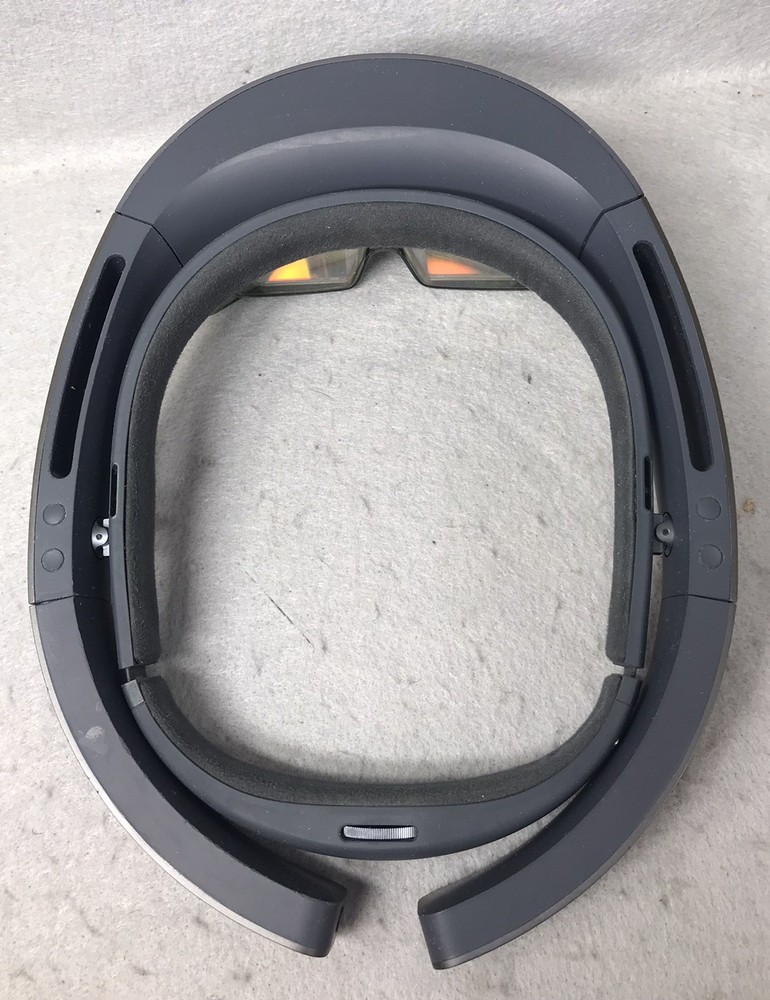 Microsoft Hololens 1 W/charger/Clicker/Case