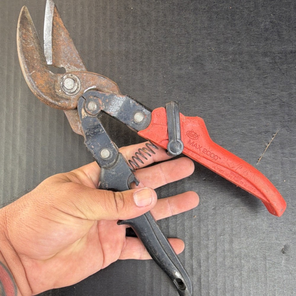 Malco MAX 2000 Utility Snips Steel Blade Plastic Handle Red & Black