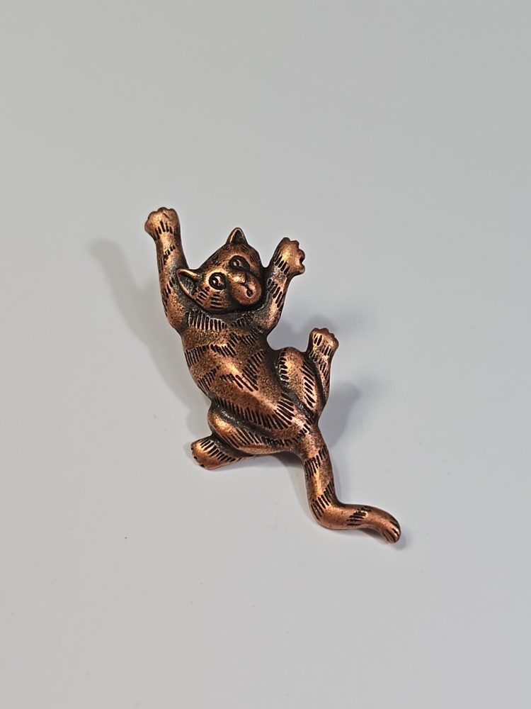 JJ Jonette Cat Climbing Lapel Pin Bright Copper Color Metal