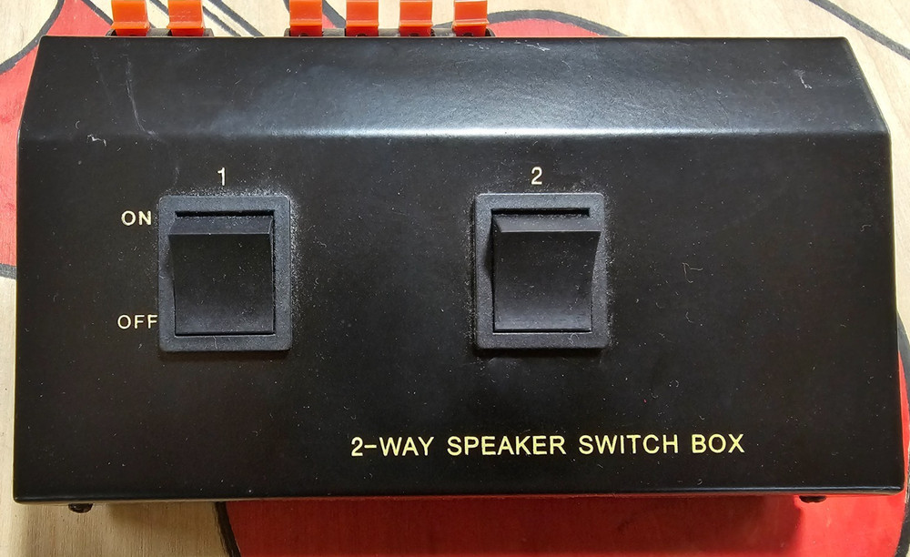 2-way (1-in 2-out) stereo speaker switch box SB-SK02P