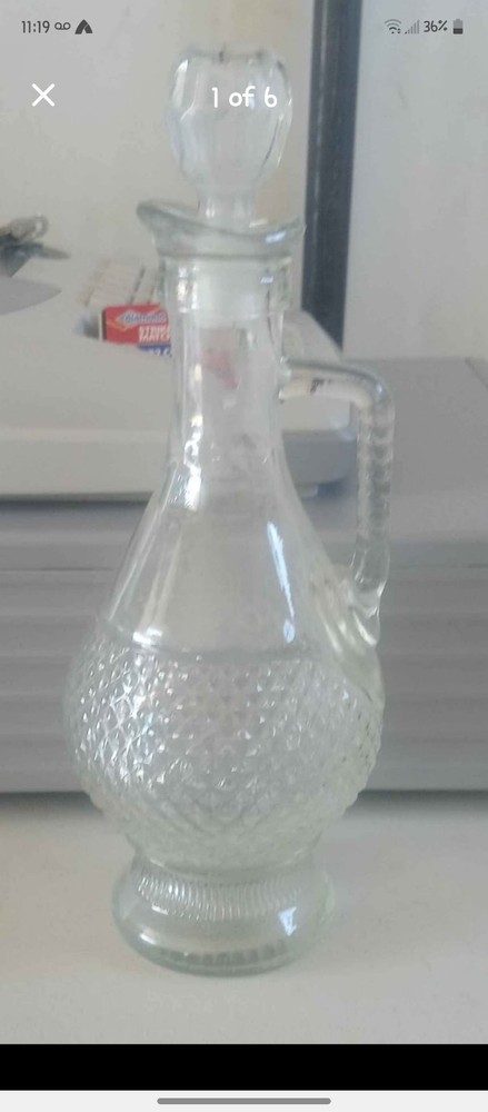 Vintage MD Mogen David 1976 Clear Glass Diamond Pattern Wine Liquor Decanter