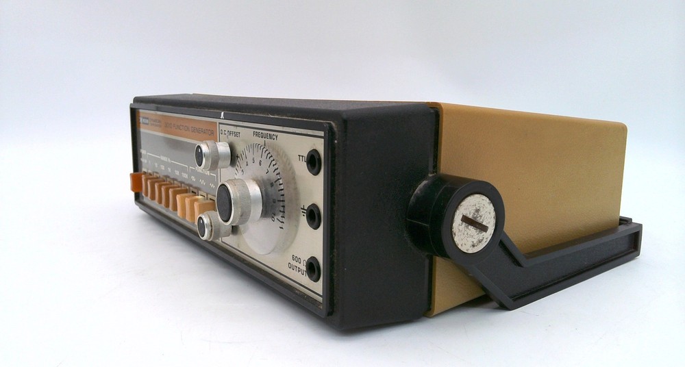 BK Precision 3010 Function Generator 1Hz-1MHz Sine Square Triangle TTL Output