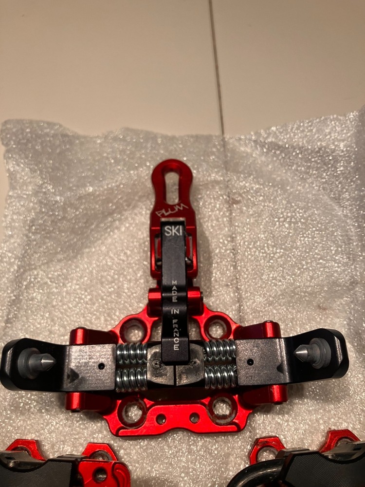 Plum R150 ski binding, not used, open box skimo, ski touring binding.