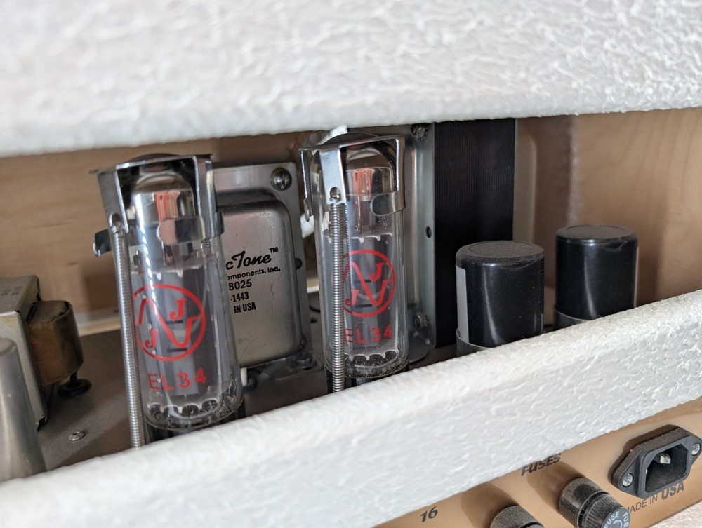 Blades Custom Amplifier for Guitars - White