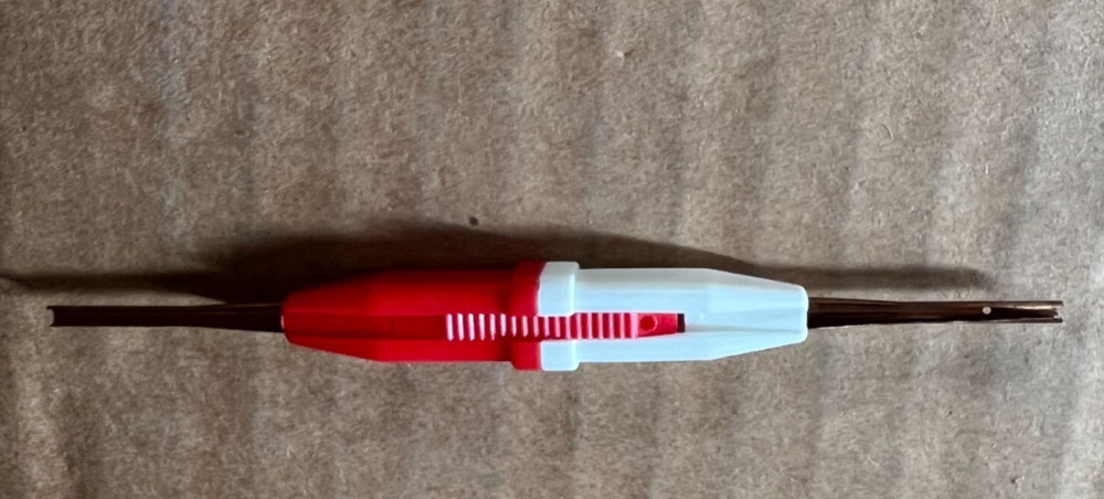AMP/TYCO 91067-2 Insertion / Extraction Tool - Red/White Solid Plastic Body New