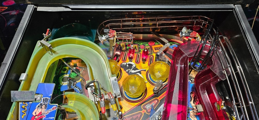 Guns N Roses Pinball by Data East