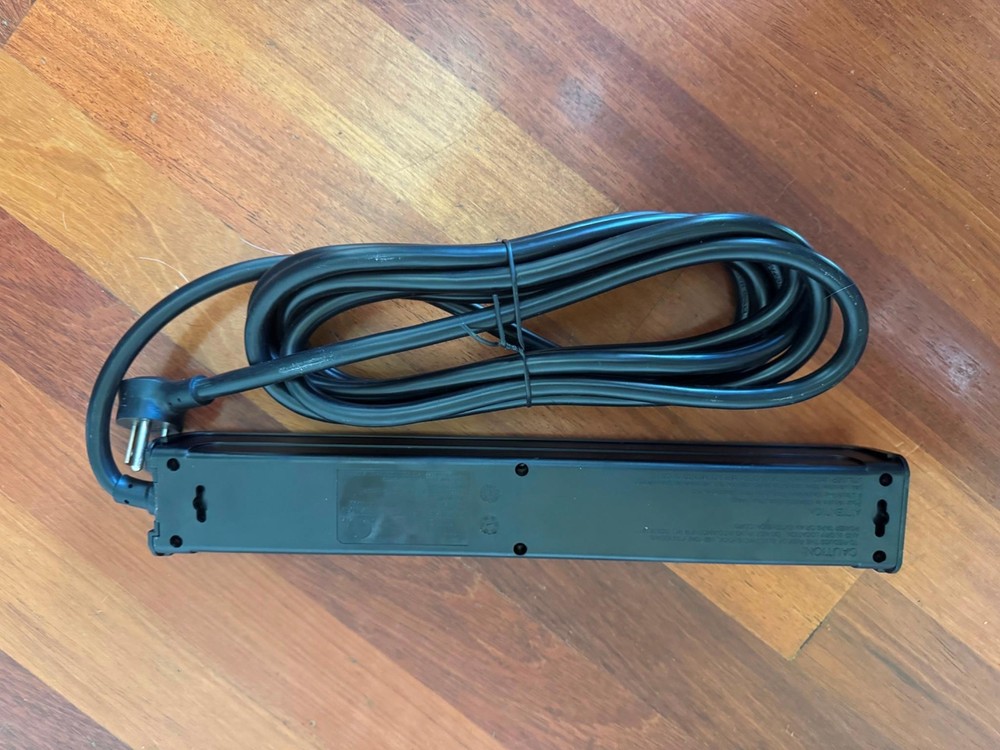 Fully 6 Outlet Surge Protecter Plus 2 USB Power Out Ports