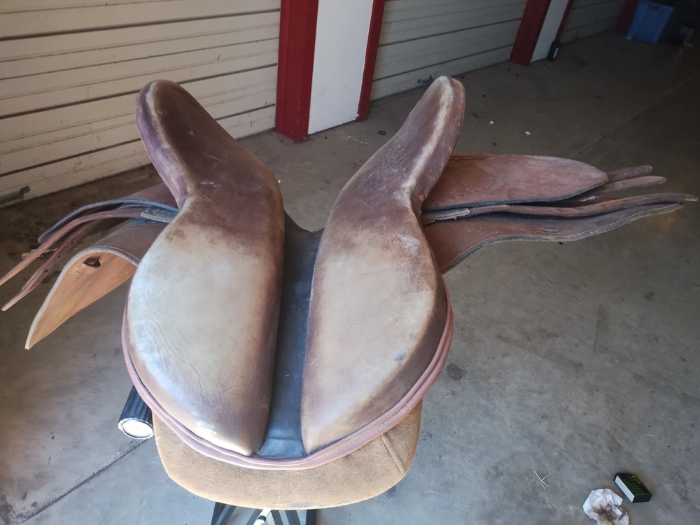 Light Brown Leather Saddle No Stirrups 16" Equestrian Lightweight Seat Saddle