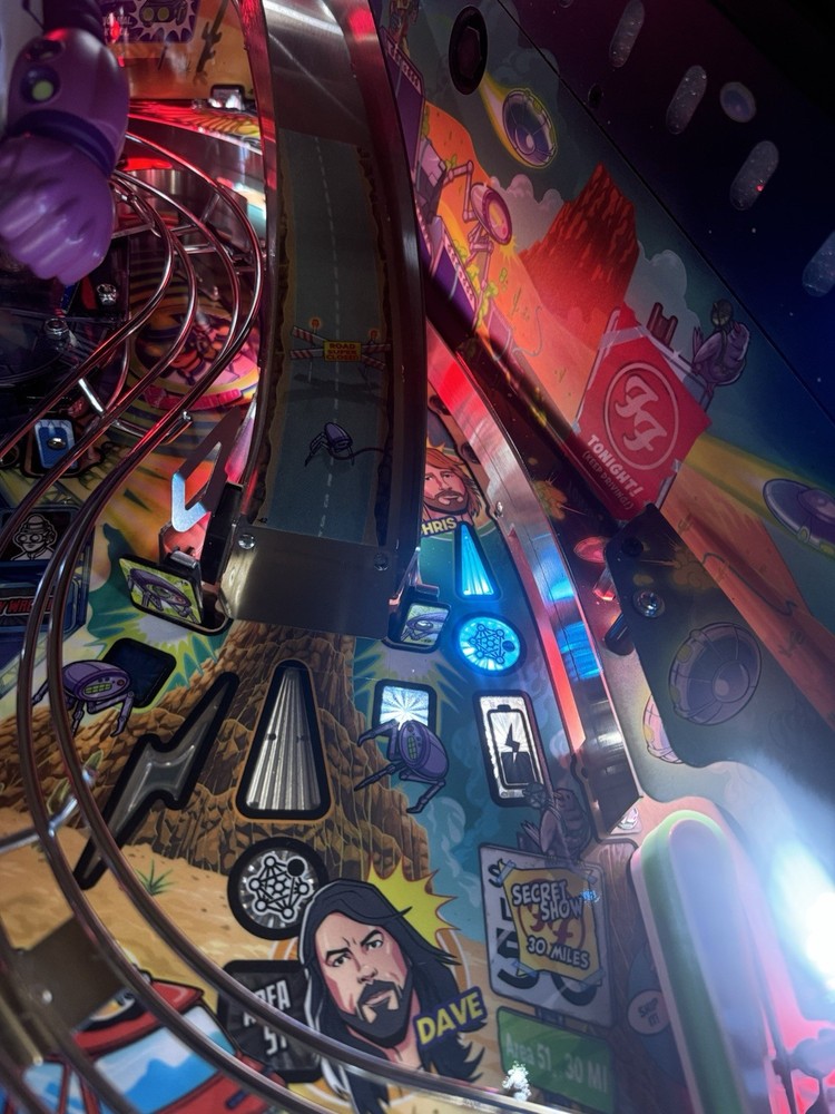 STERN FOO FIGHTERS LIMITED EDITION PINBALL MACHINE LOADED LE 2023