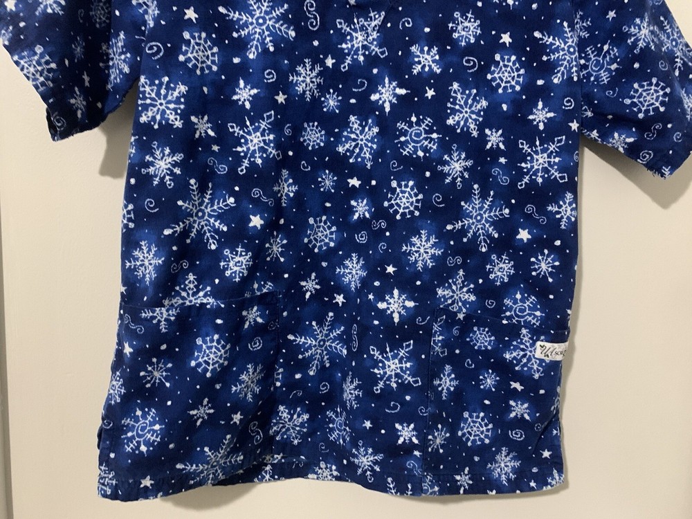 SCRUB UNIFORM TOP UA SCRUBS Brand SMALL Snowflake Pattern Blue EUC