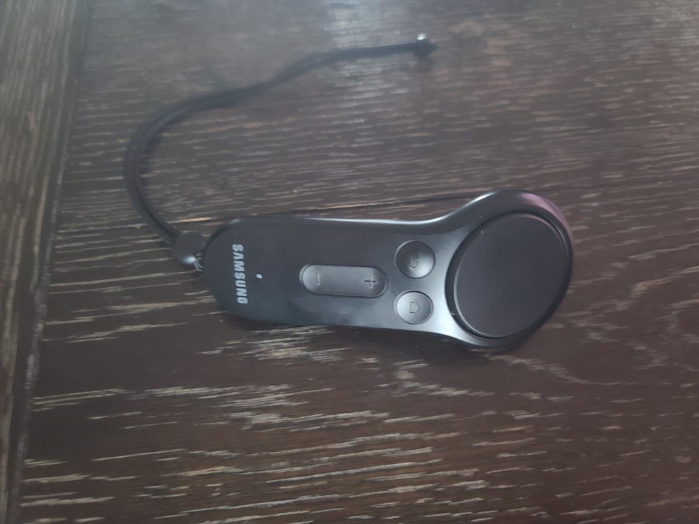 Samsung Gear VR with Controller Powered by Oculus with Original Box SM-R324
