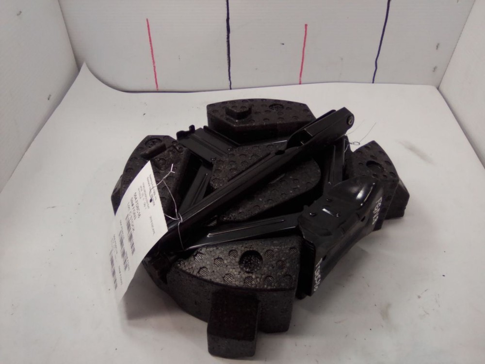 2016 ESCAPE Jack with tool 12744833