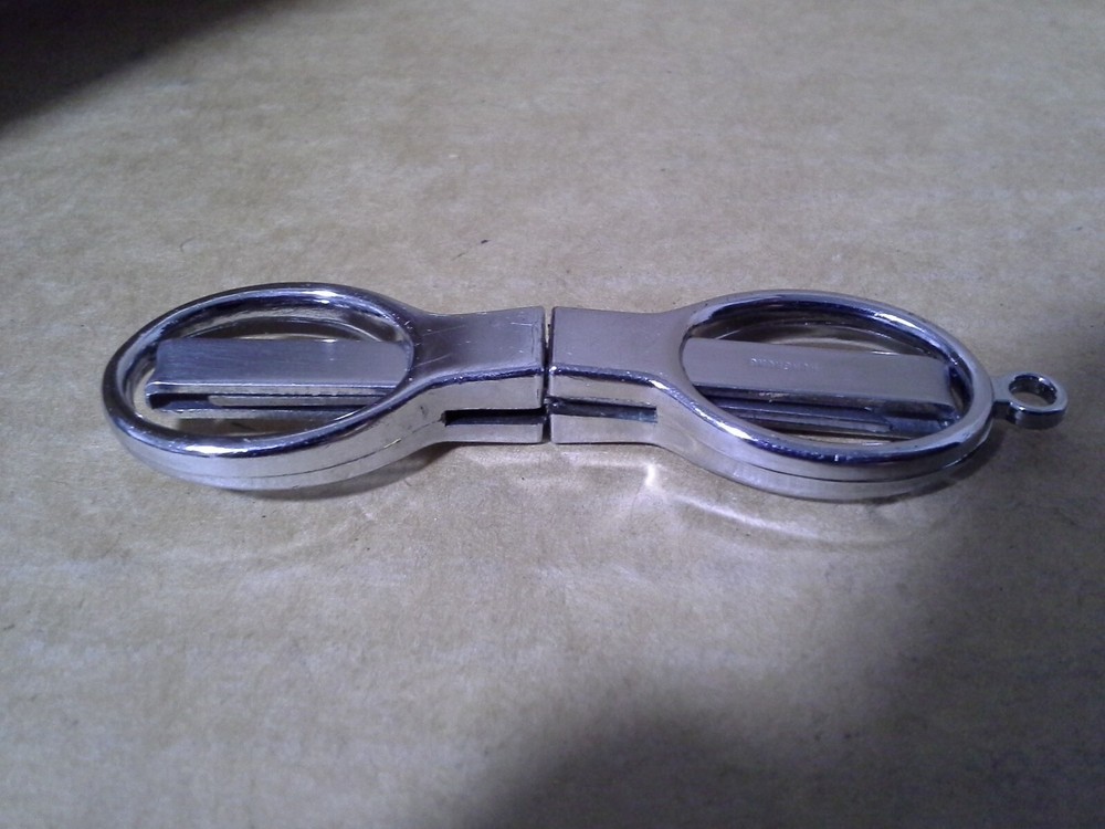 VTG. Mini Sewing Folding Scissors Pendant Sharp. Hongkong. VGC. Working