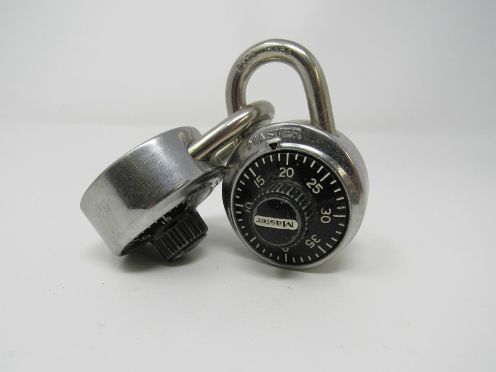 Master Lock Co 2 Combination Pad Locks Back Key Hole V643