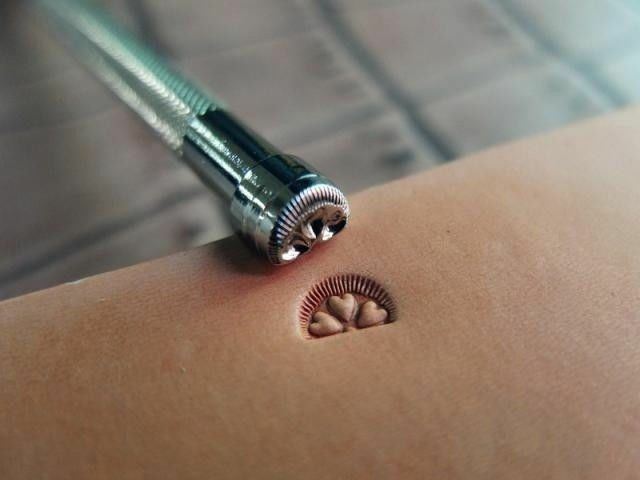 Stainless Steel leather craft 3 hearts frame Decorative pattern Stamp Tool D