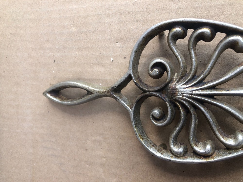ANTIQUE CAST IRON TRIVER