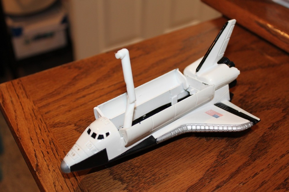 ERTL NASA Space Shuttle Model Die Cast 7" Payload doors open USA