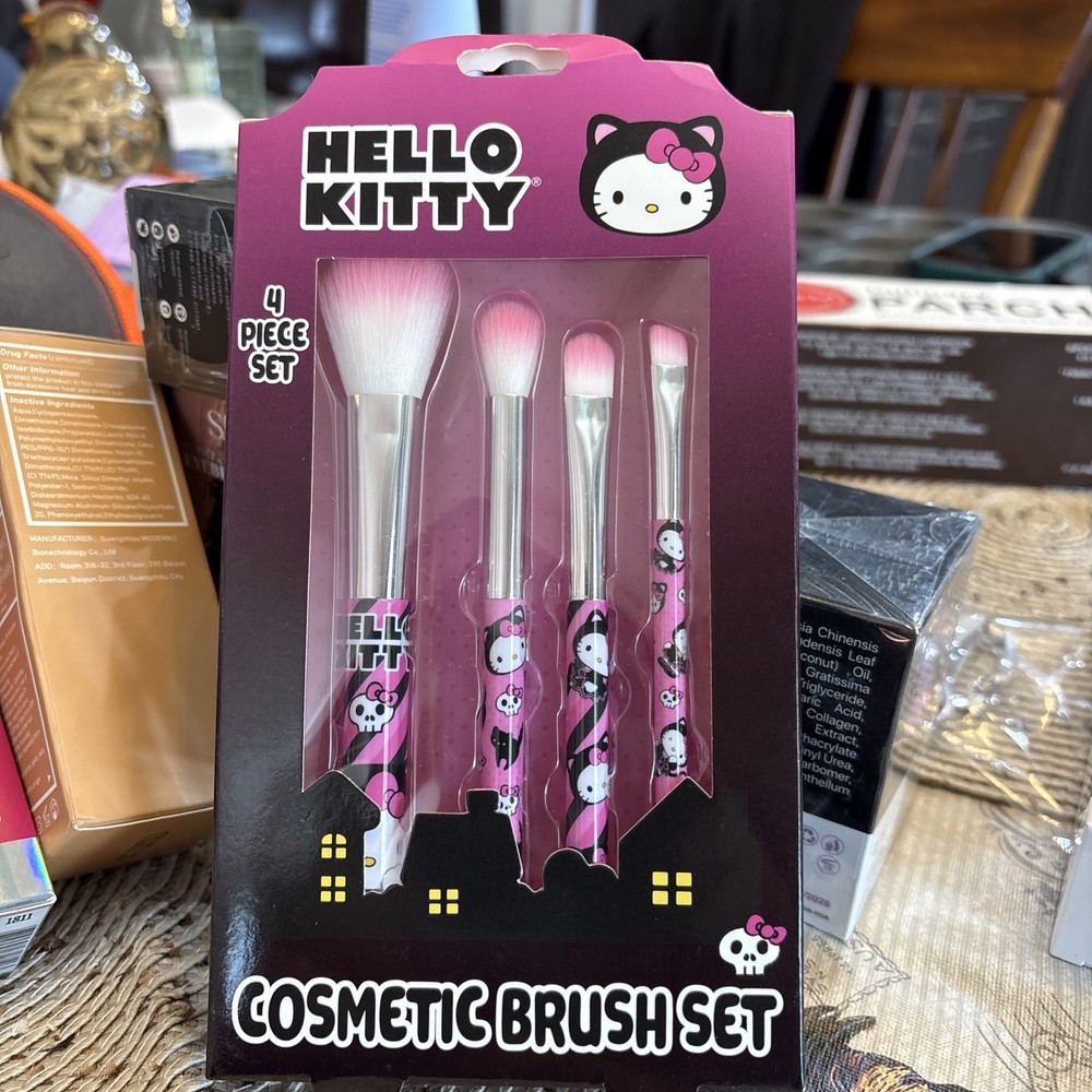 Hello Kitty Cosmetic Brush Set 4 Piece Set