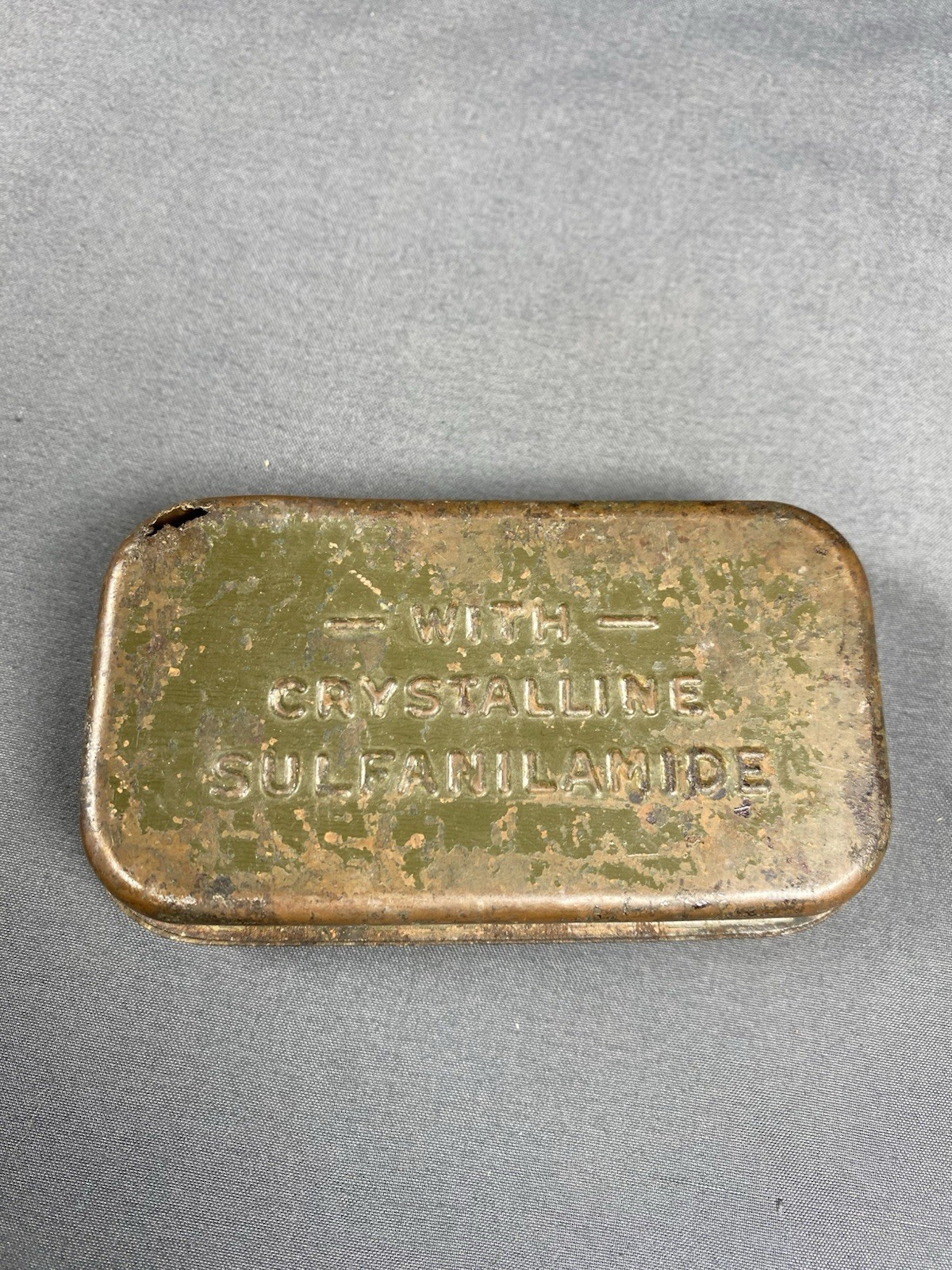 ORIGINAL WWII US ARMY FIRST AID CARLISLE BANDAGE TIN Bauer & Black EMPTY *READ