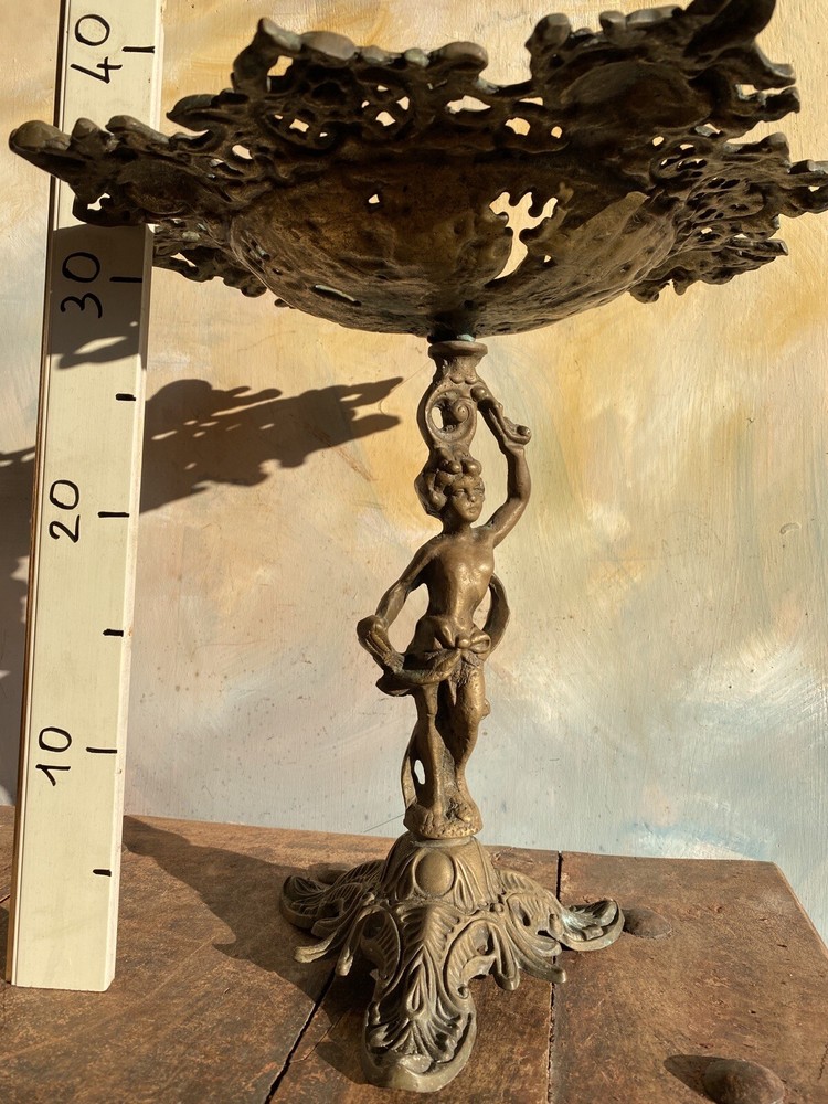 centerpiece stand ornament