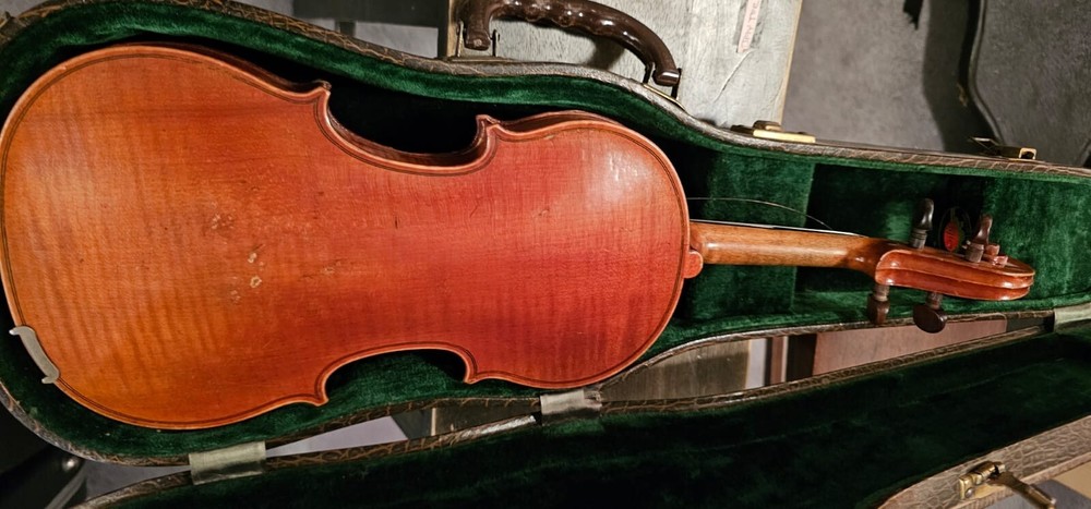 Beautiful 1923 Lyon & Healey Eureka 3/4 size violin with case