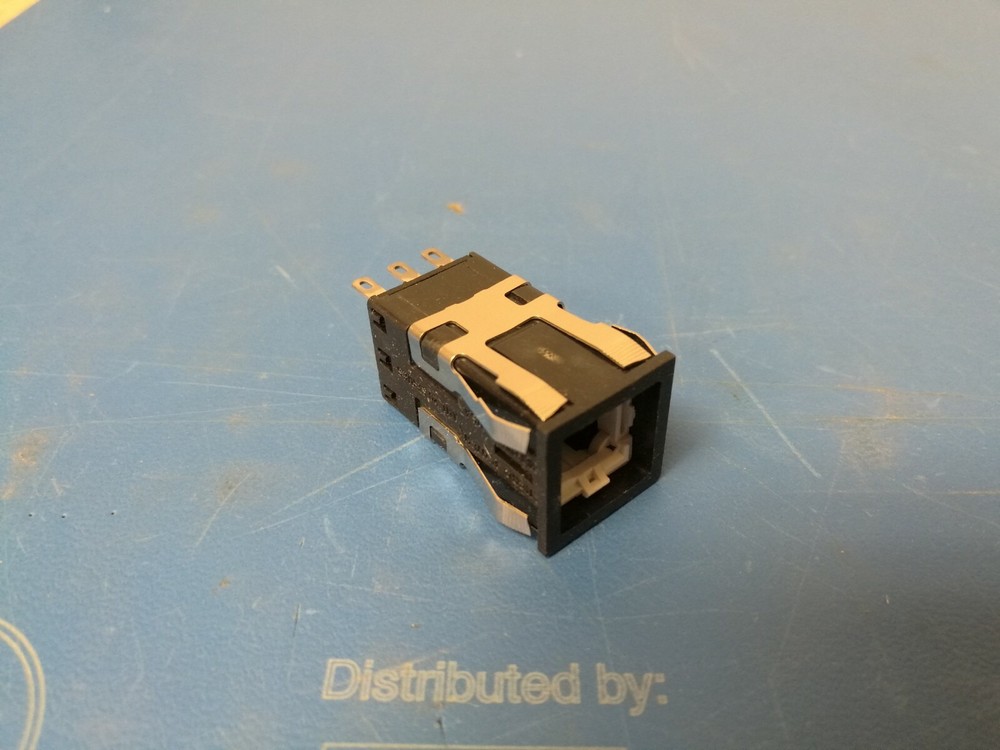 Honeywell Micro Switch AML21BBA2AB PUSHBUTTON SPDT  ON/OFF Locking NEW