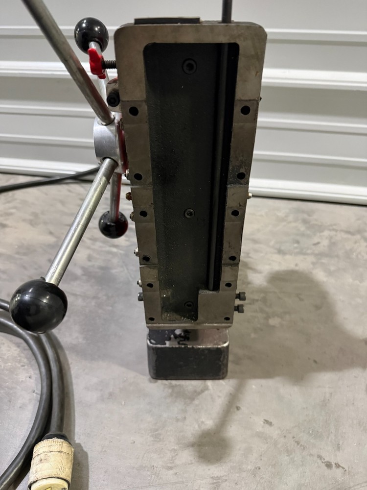 Milwaukee 4202 Heavy Duty Electromagnetic Drill Press Base