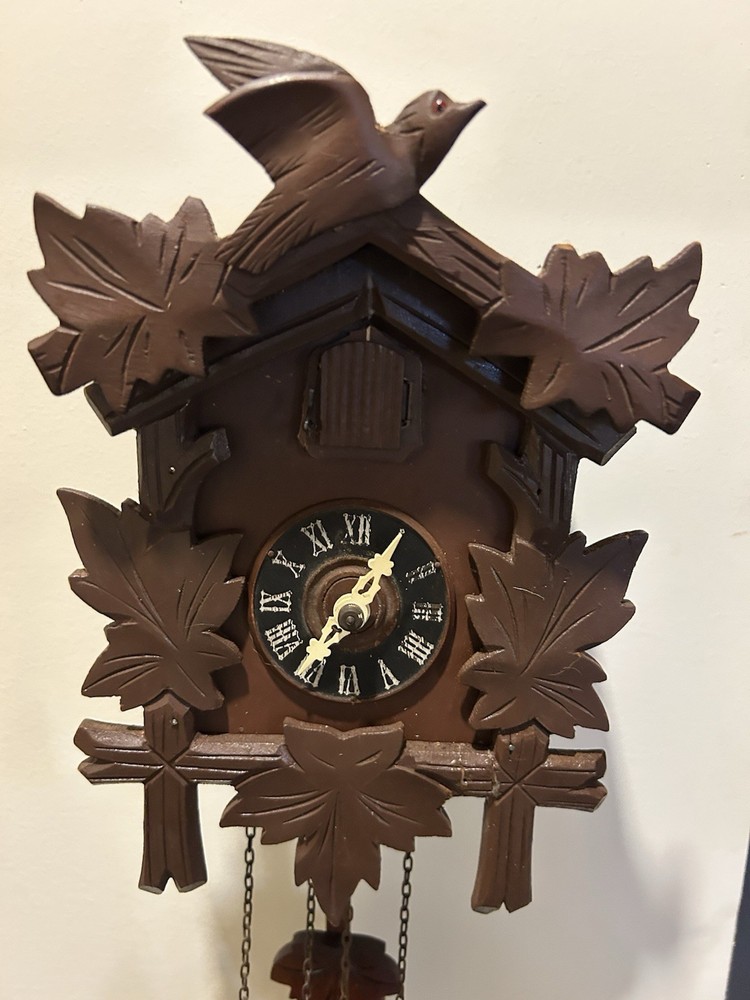 VINTAGE GERMAN CUCKOO CLOCK -RUNS