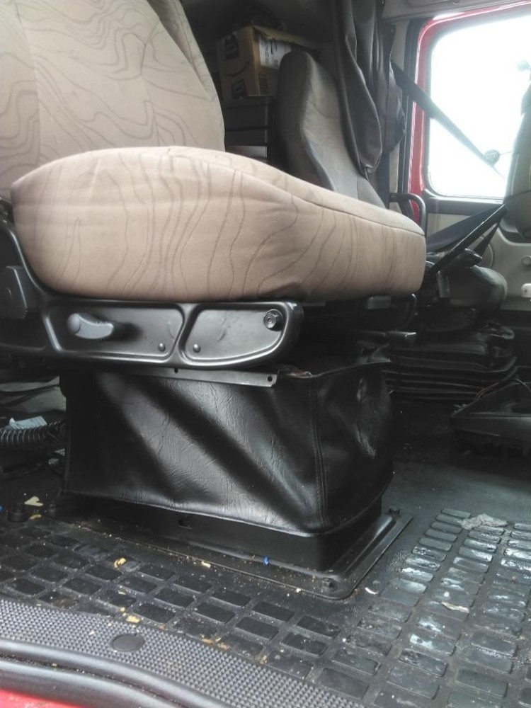 Replaces 2013 VOLVO VNL FRONT SEAT , MN