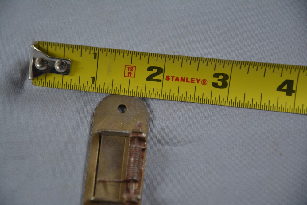GOOD ANTIQUE SOLID BRASS ROLL TOP DESK TAMBOUR LOCK KEEPER (G52)