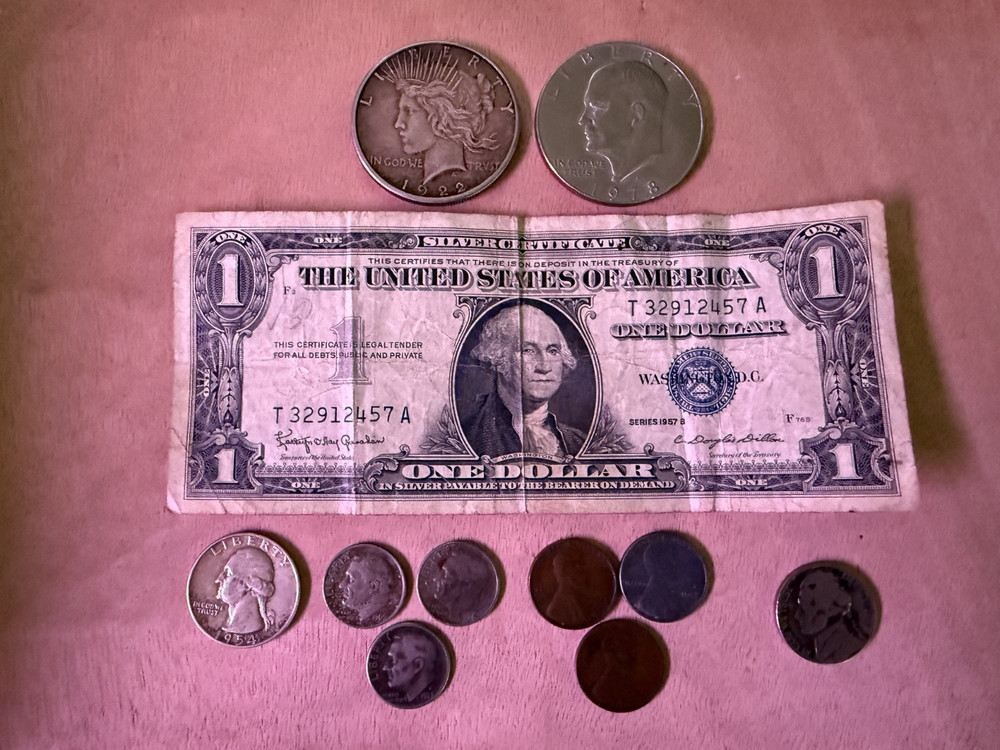 1922 Liberty silver dollar mixed lot