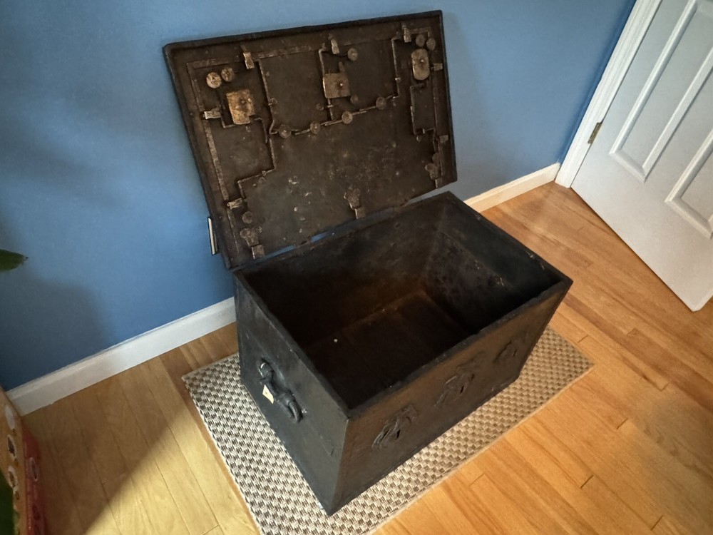 16th century Nuremberg Armada chest
