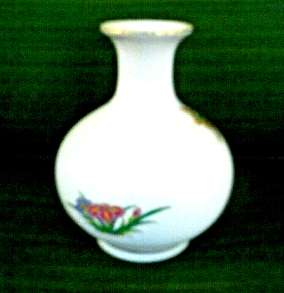 MACAU FLOWERED PORCELAIN VASE