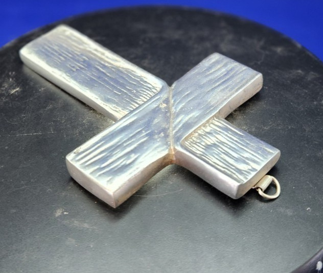 7" Metal Hanging Cross